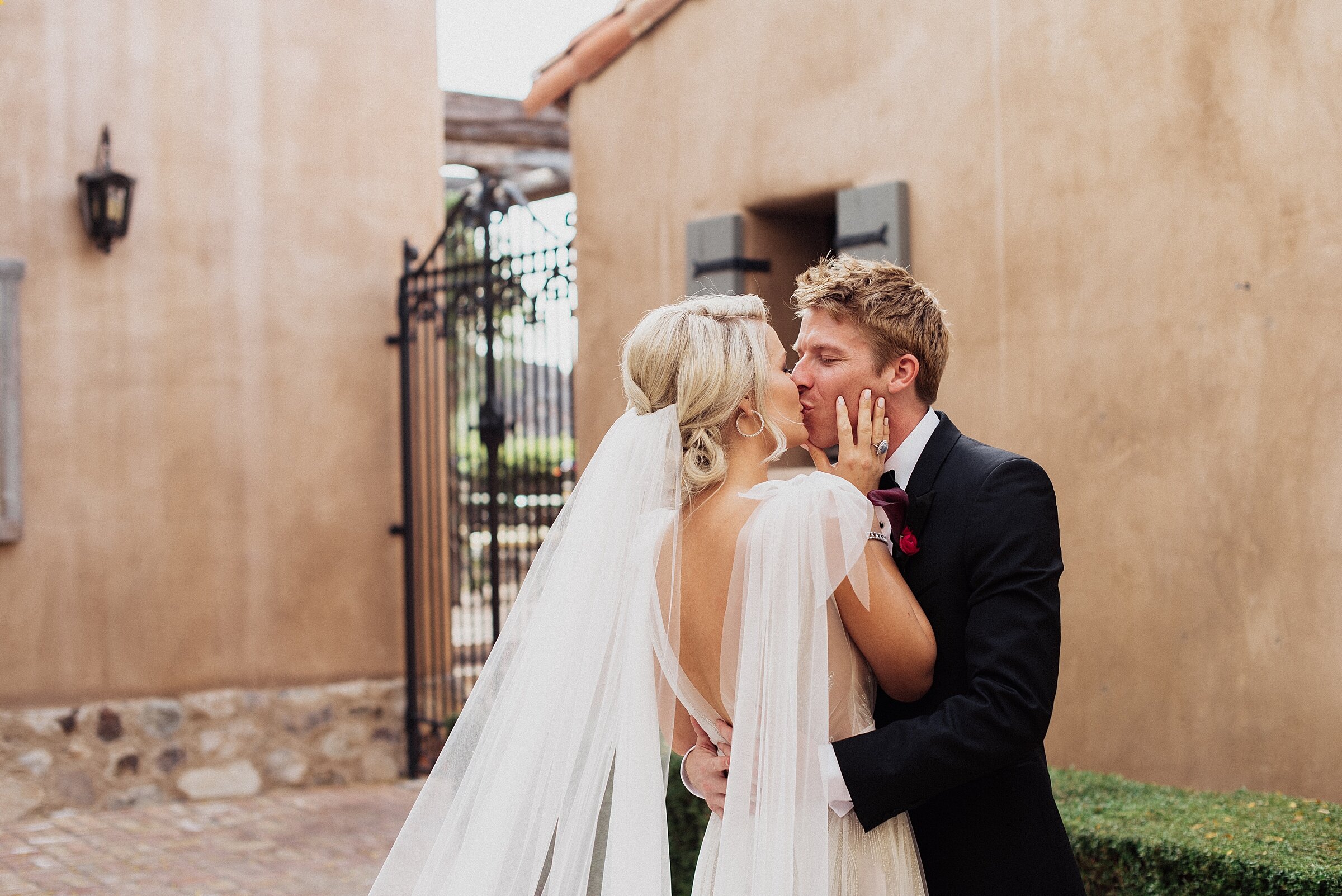 bride and groom kissing at silverleaf club wedding