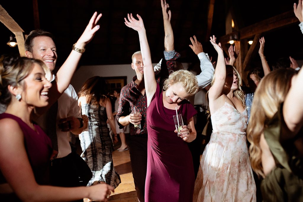 how to use flash at wedding receptions 